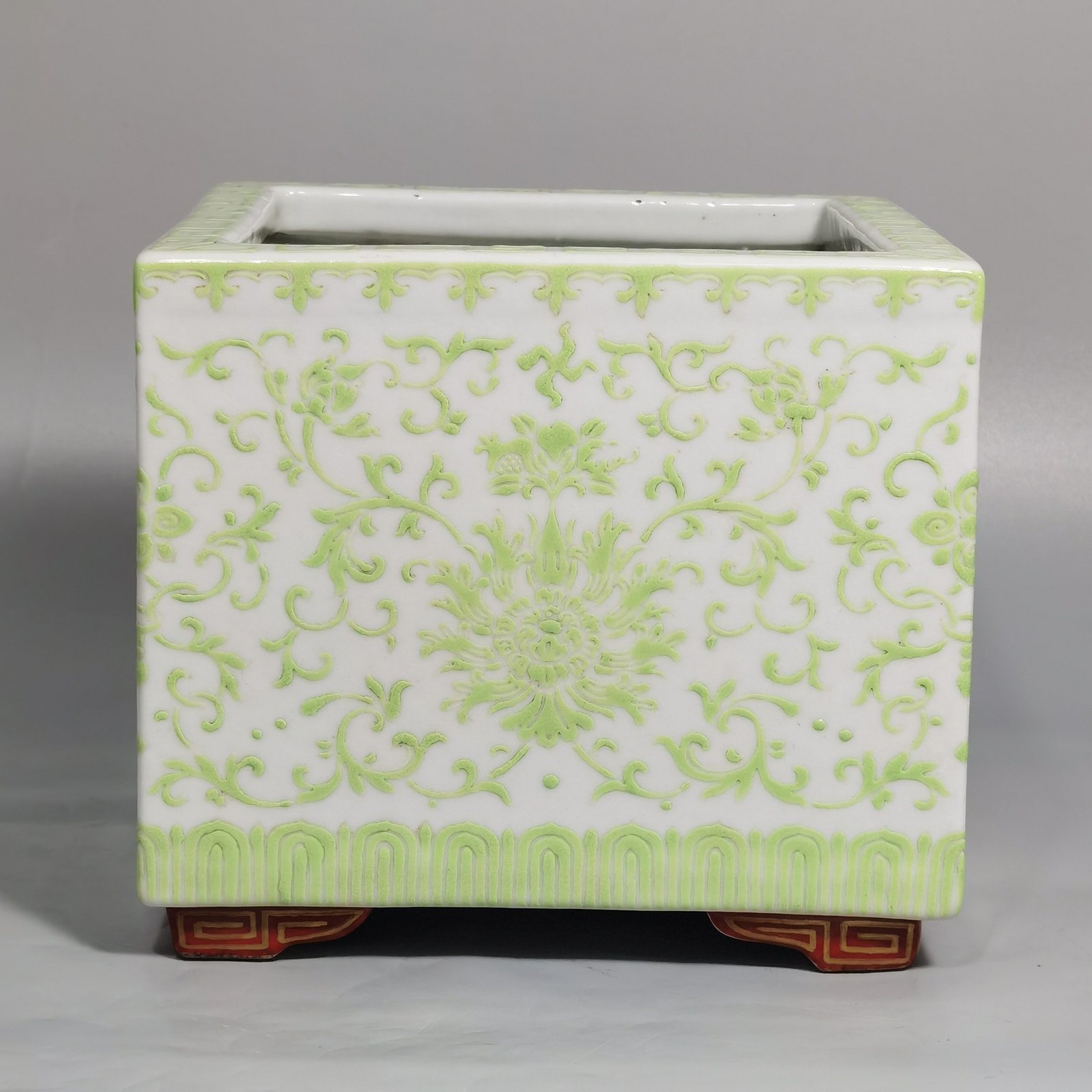 Oing Dynasty Yongzheng A pair of green colored lotus square flowerpots