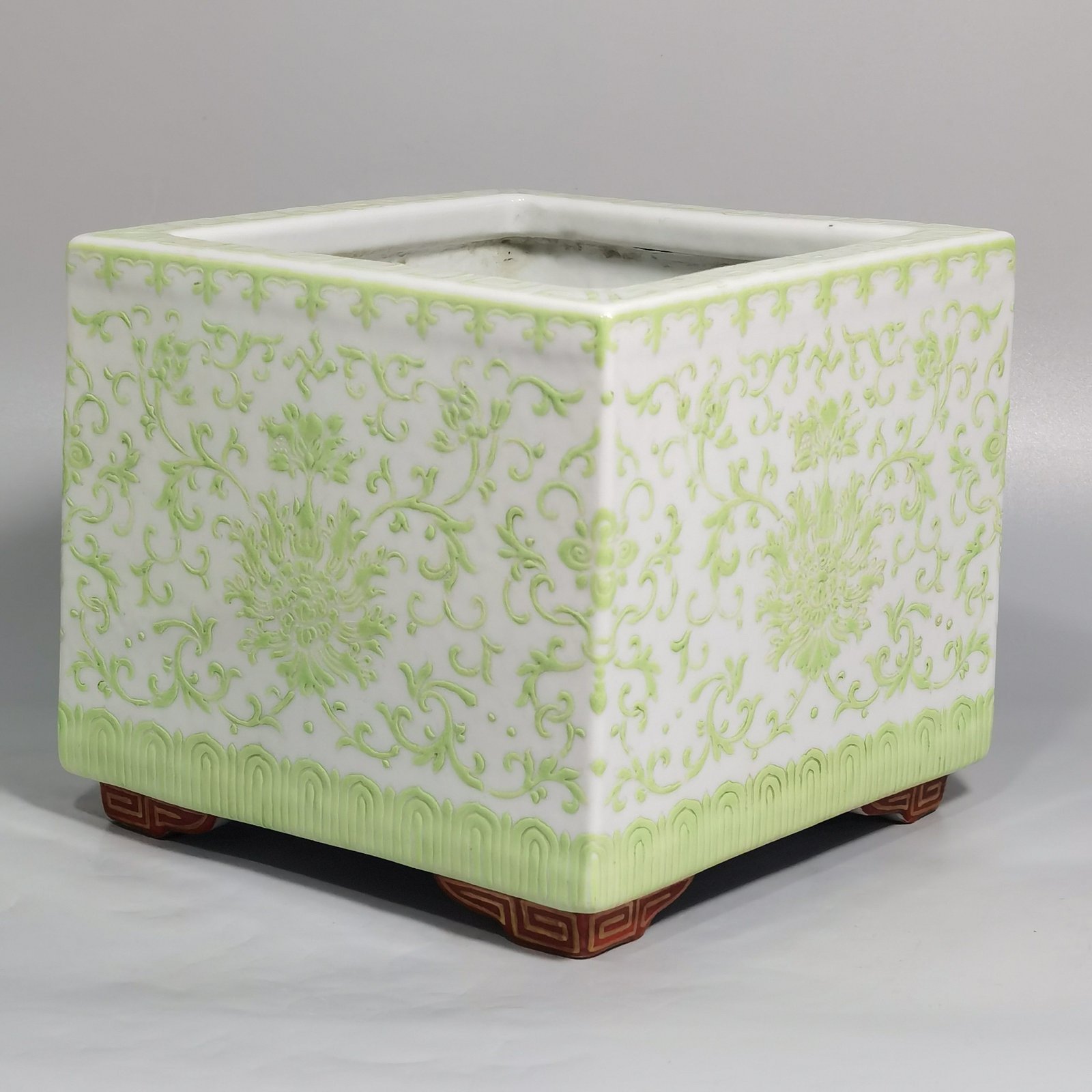 Oing Dynasty Yongzheng A pair of green colored lotus square flowerpots