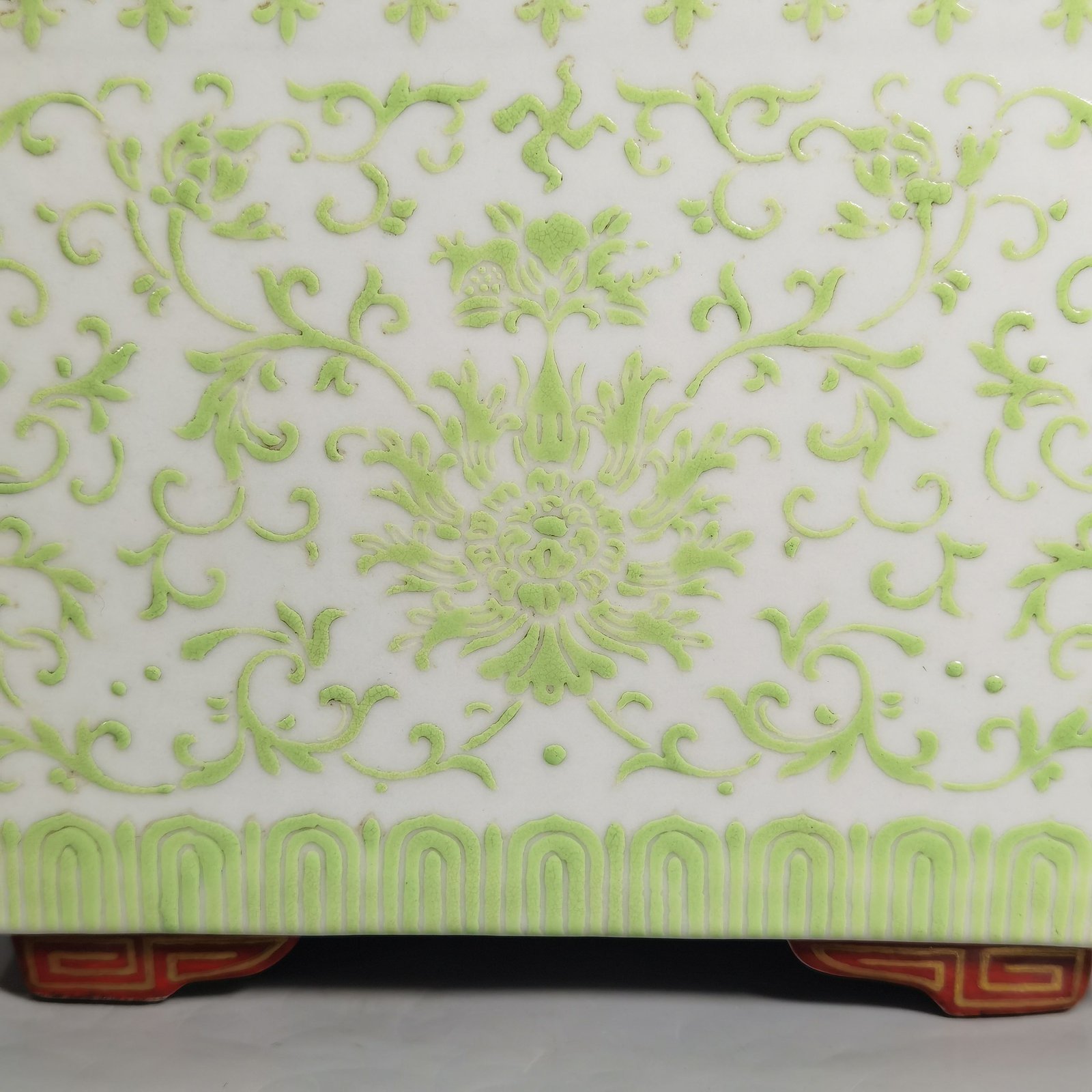 Oing Dynasty Yongzheng A pair of green colored lotus square flowerpots