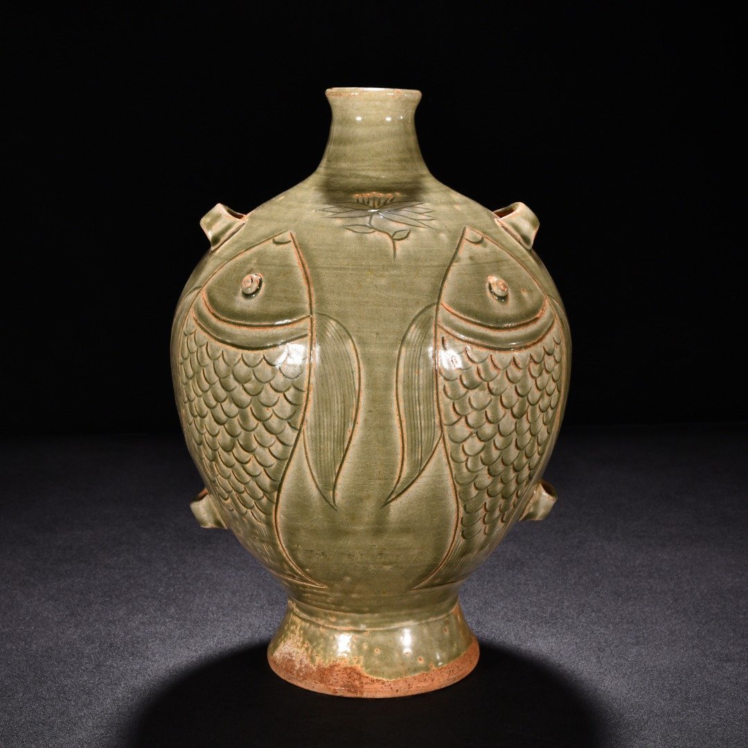Jin Dynasty Yue kiln celadon double fish vase