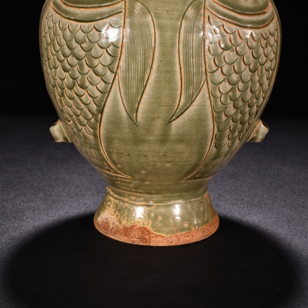 Jin Dynasty Yue kiln celadon double fish vase