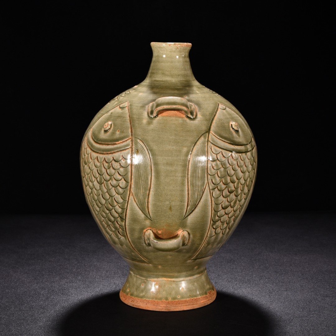 Jin Dynasty Yue kiln celadon double fish vase