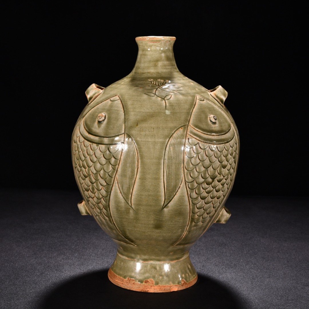 Jin Dynasty Yue kiln celadon double fish vase