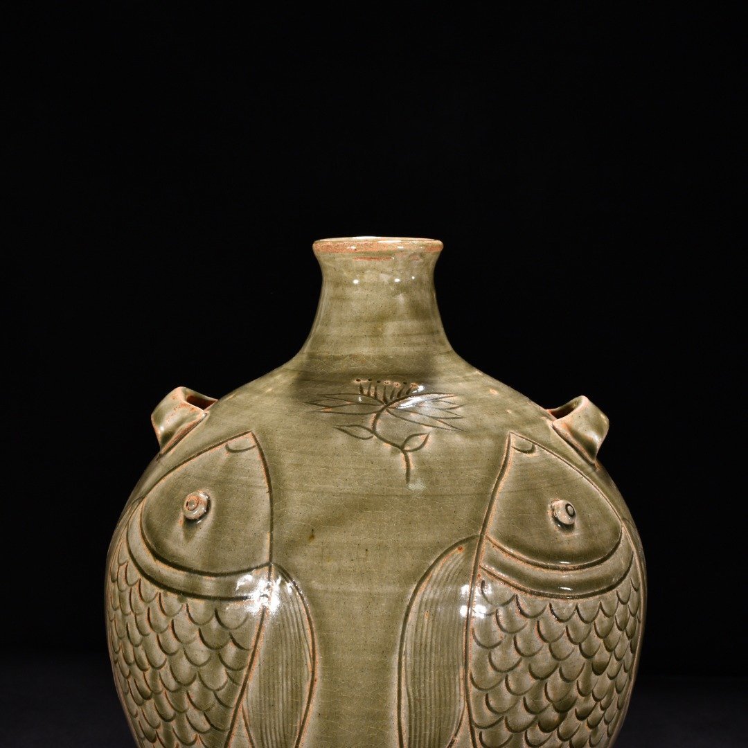 Jin Dynasty Yue kiln celadon double fish vase
