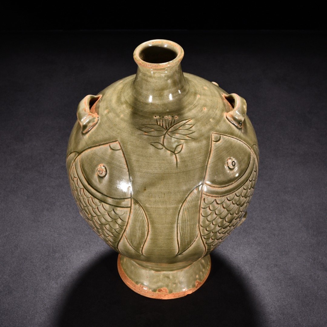 Jin Dynasty Yue kiln celadon double fish vase