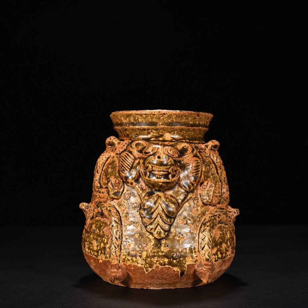 Jin Dynasty Yue kiln celadon bear statue
