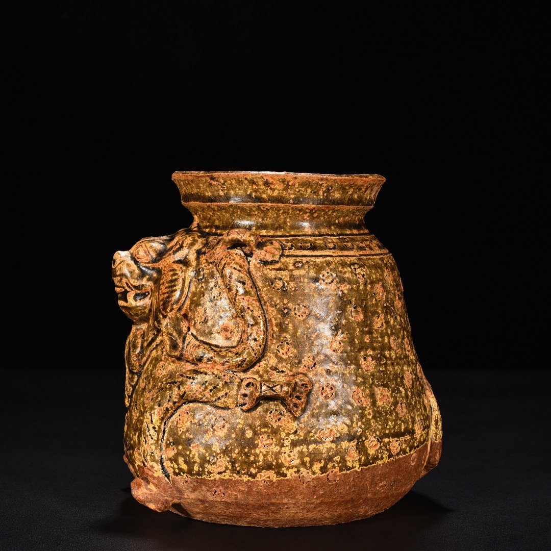 Jin Dynasty Yue kiln celadon bear statue
