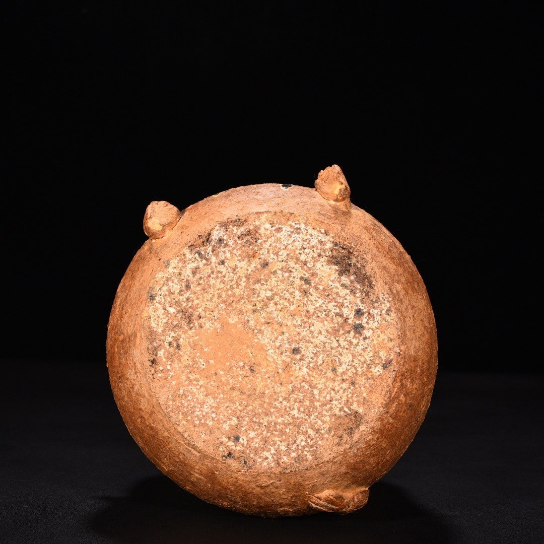 Jin Dynasty Yue kiln celadon bear statue