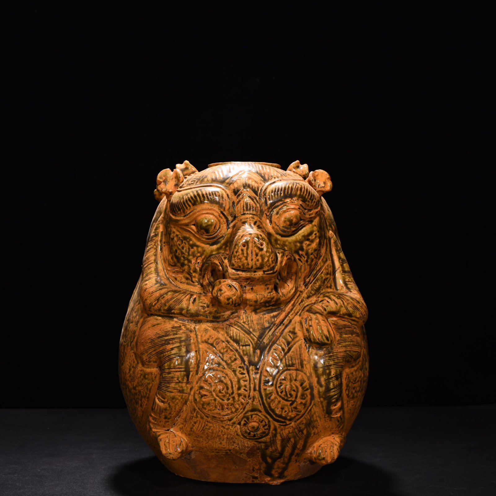 Jin Dynasty Yue kiln celadon bear statue
