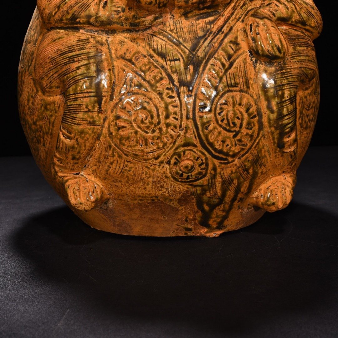 Jin Dynasty Yue kiln celadon bear statue