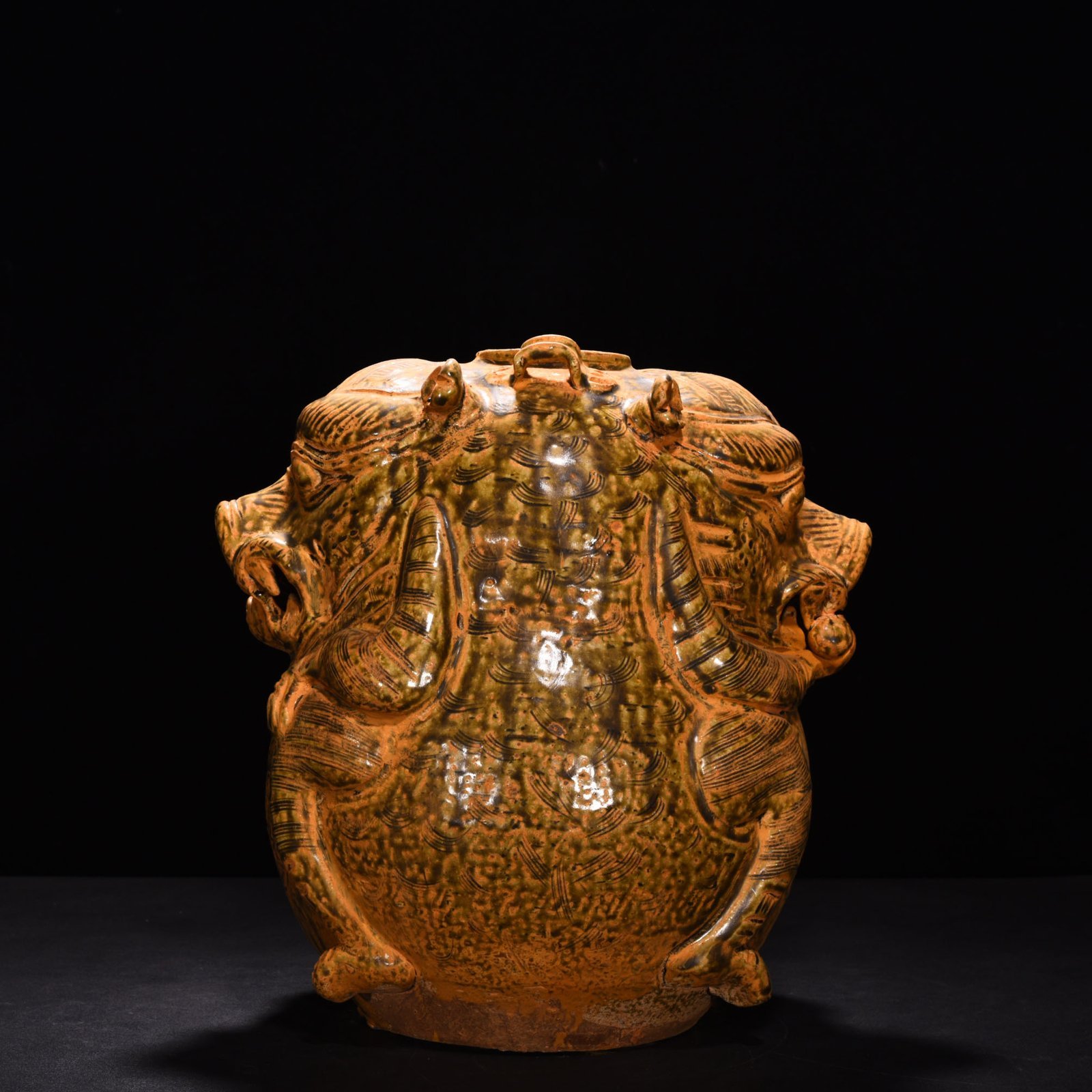 Jin Dynasty Yue kiln celadon bear statue