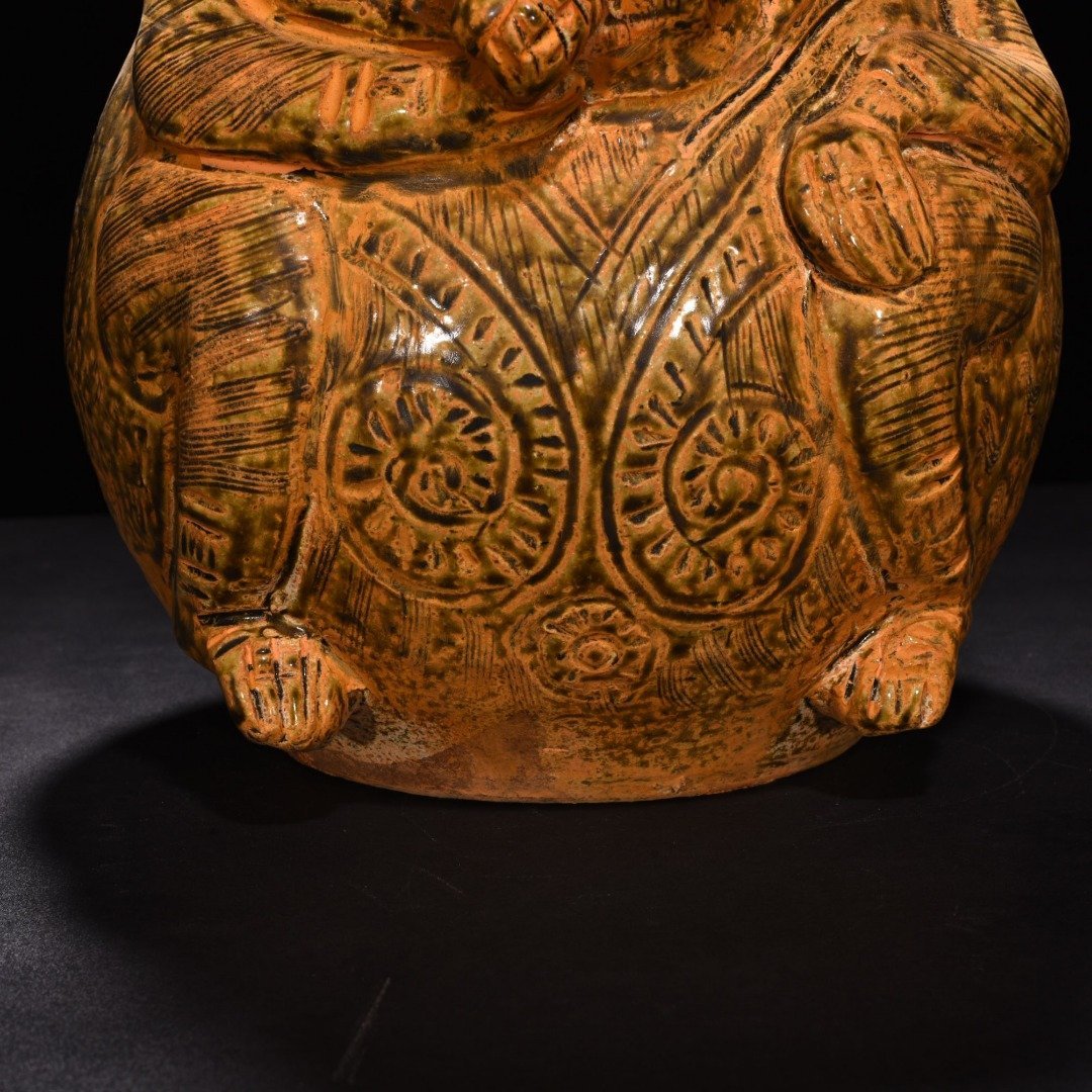 Jin Dynasty Yue kiln celadon bear statue
