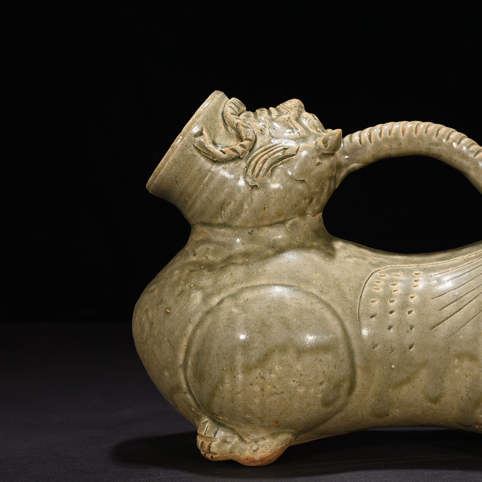 Jin Dynasty Yue kiln celadon tiger statue