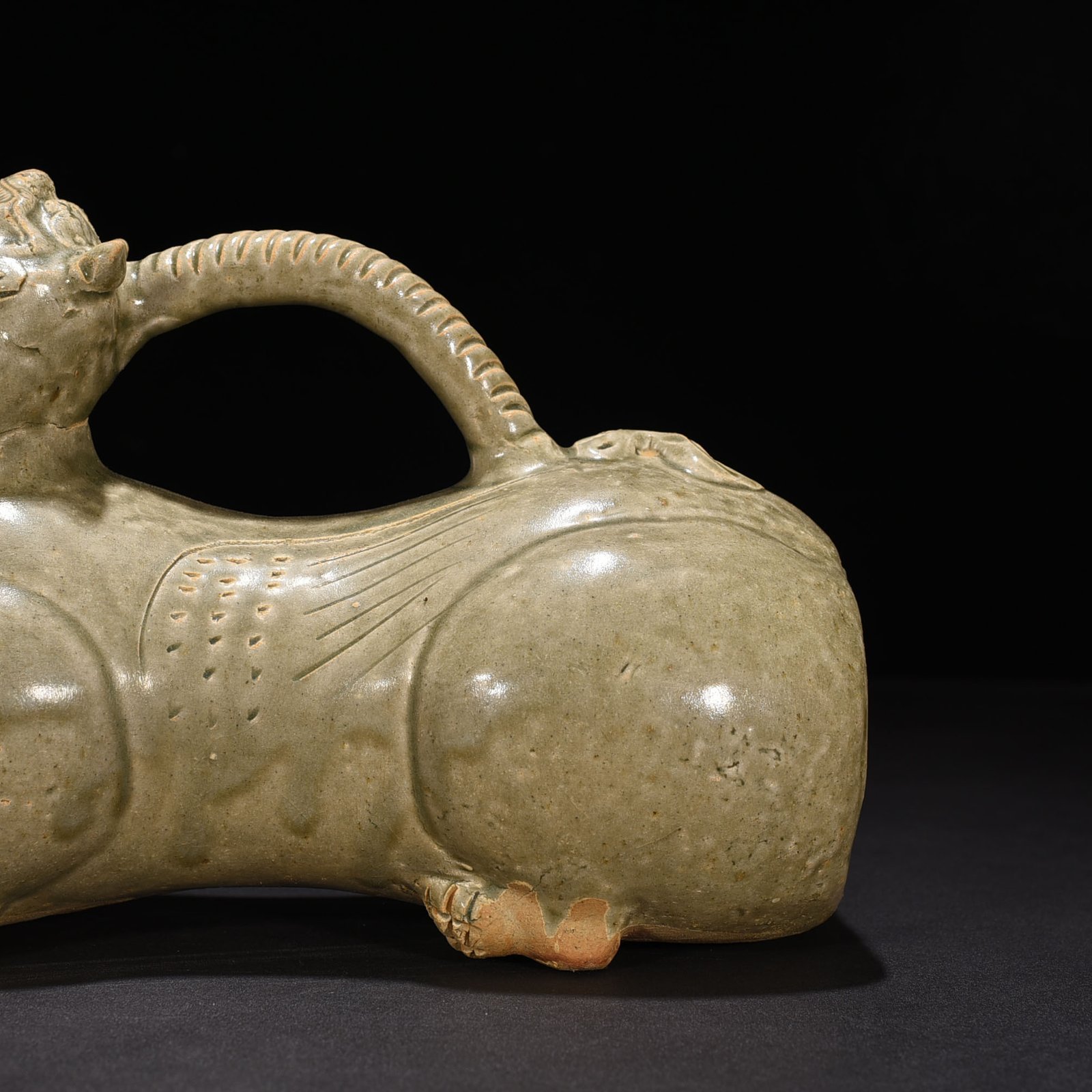 Jin Dynasty Yue kiln celadon tiger statue