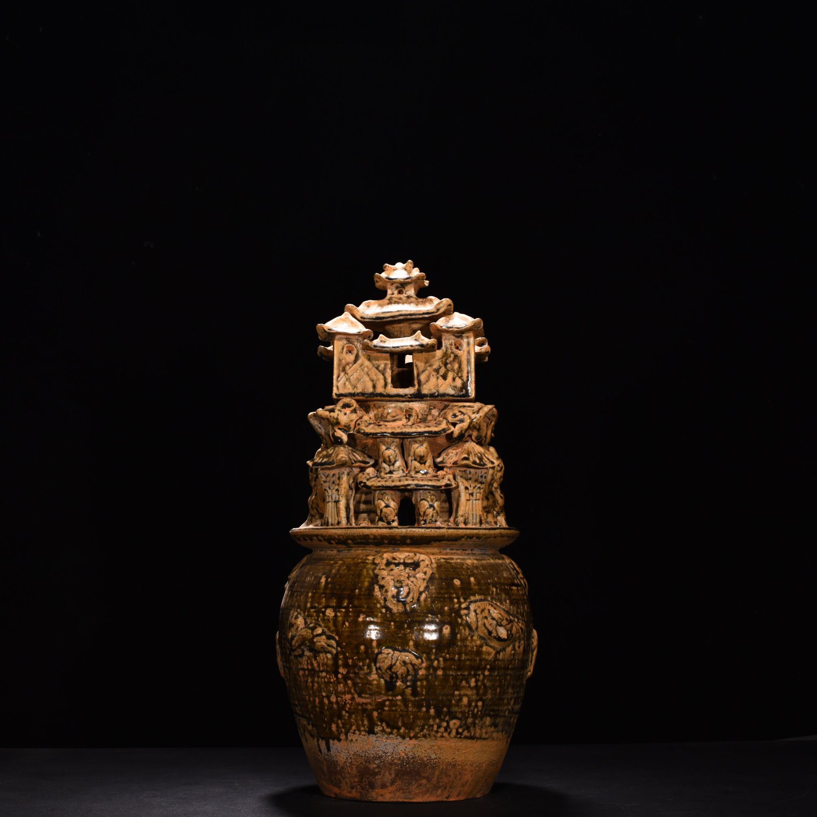 Jin Dynasty Yue kiln celadon barn statue