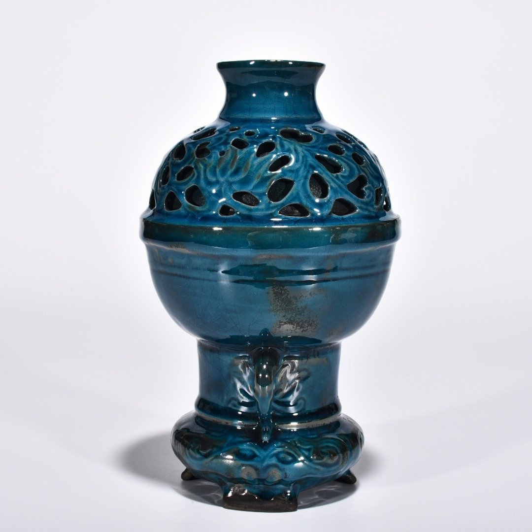 Five Dynasties Chai porcelain peacock blue glaze hollow flower pattern vase