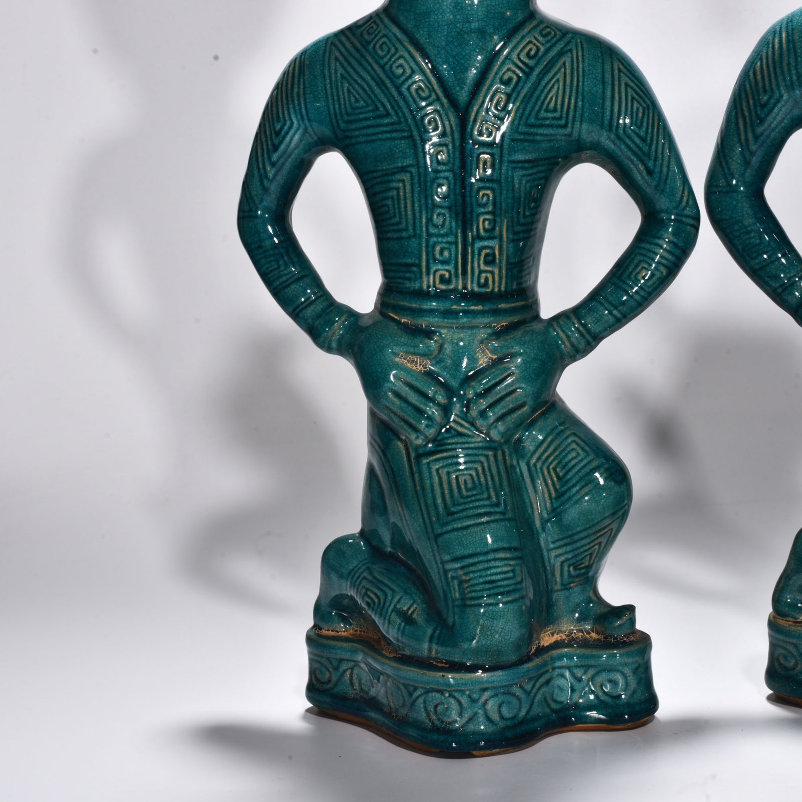 Five Dynasties Chai porcelain malachite green glaze figure