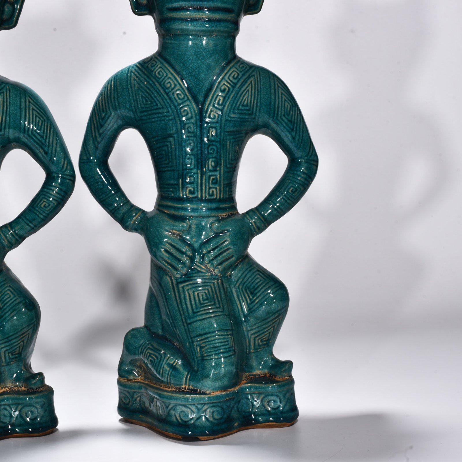 Five Dynasties Chai porcelain malachite green glaze figure