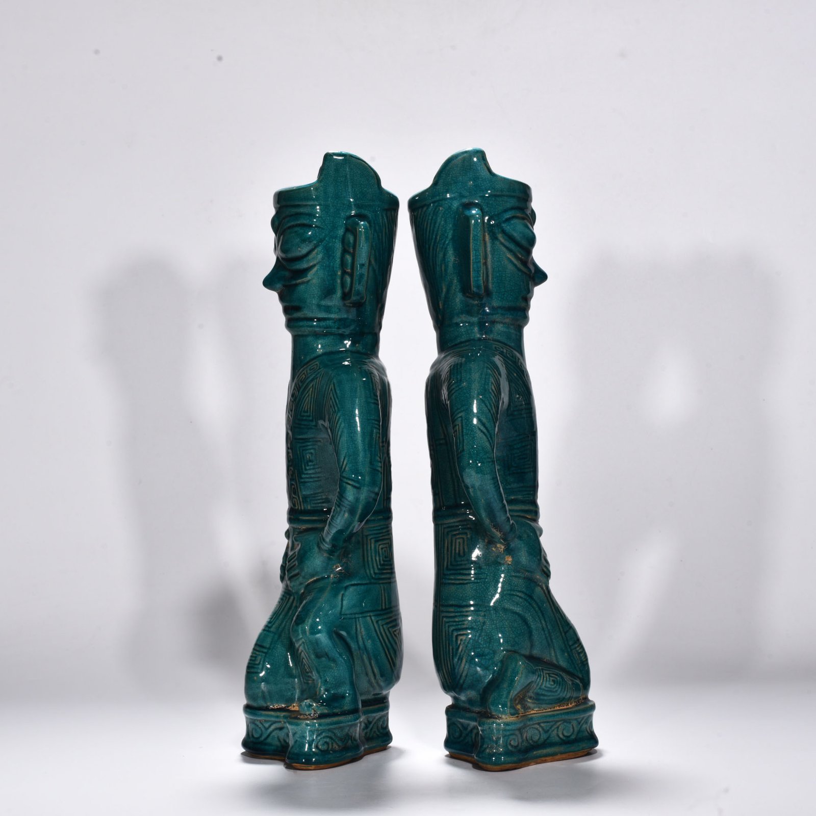 Five Dynasties Chai porcelain malachite green glaze figure