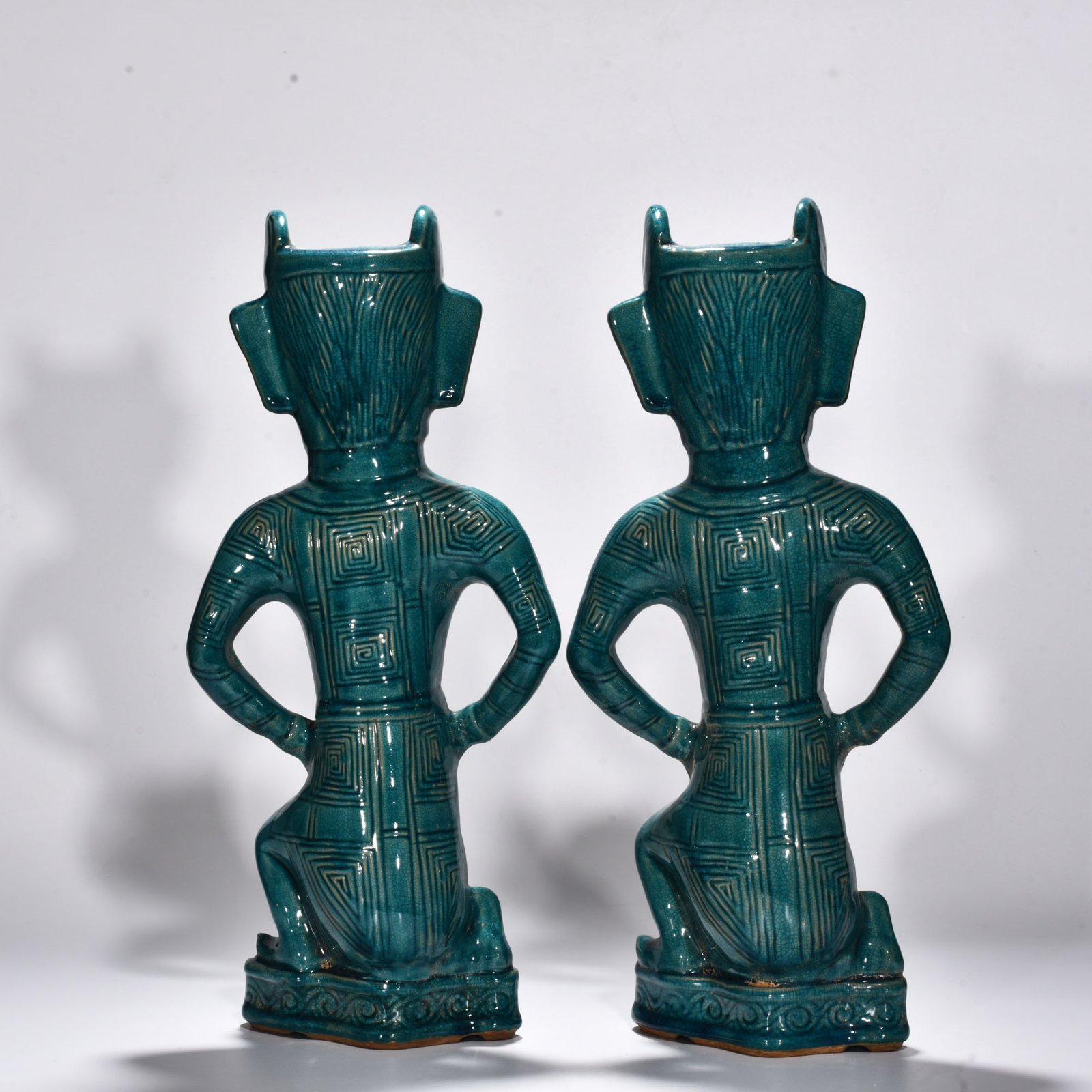 Five Dynasties Chai porcelain malachite green glaze figure