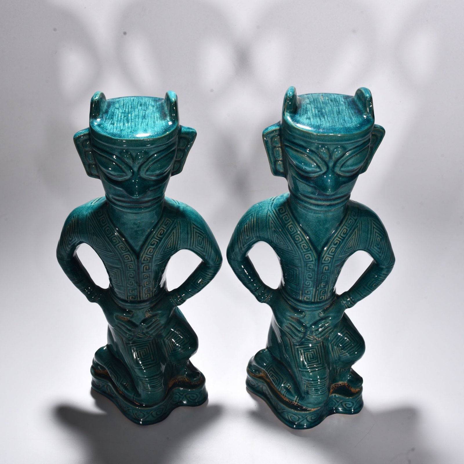 Five Dynasties Chai porcelain malachite green glaze figure