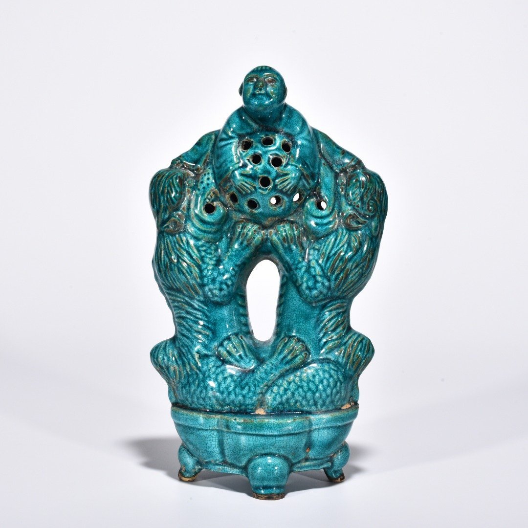 Five Dynasties Chai porcelain peacock green glaze lion playing boy vase