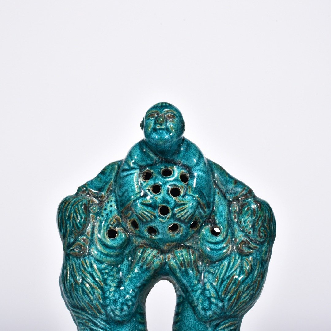 Five Dynasties Chai porcelain peacock green glaze lion playing boy vase
