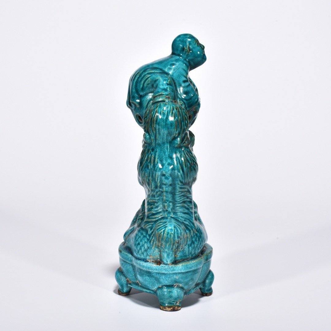 Five Dynasties Chai porcelain peacock green glaze lion playing boy vase