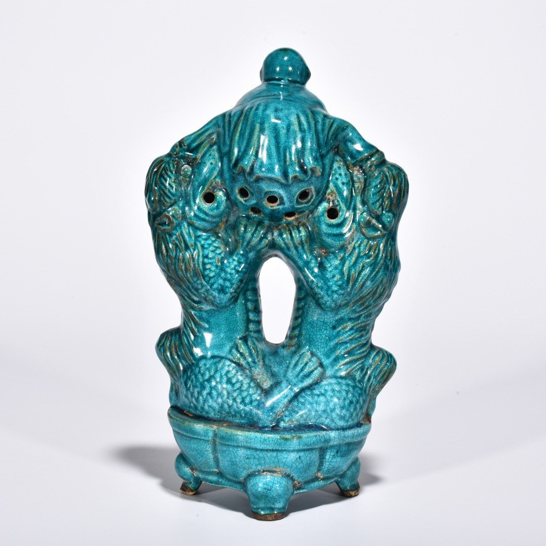 Five Dynasties Chai porcelain peacock green glaze lion playing boy vase