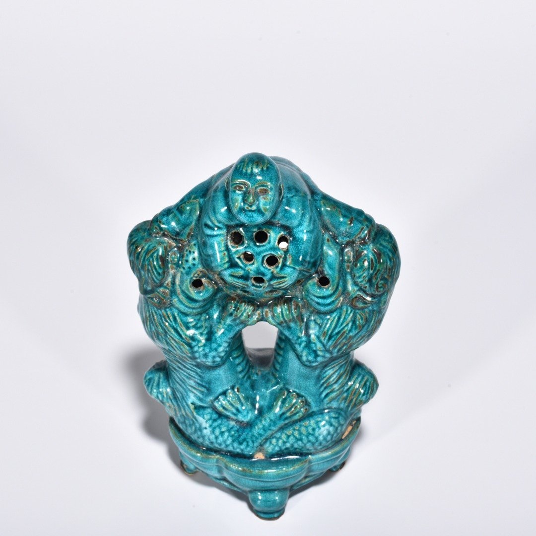 Five Dynasties Chai porcelain peacock green glaze lion playing boy vase