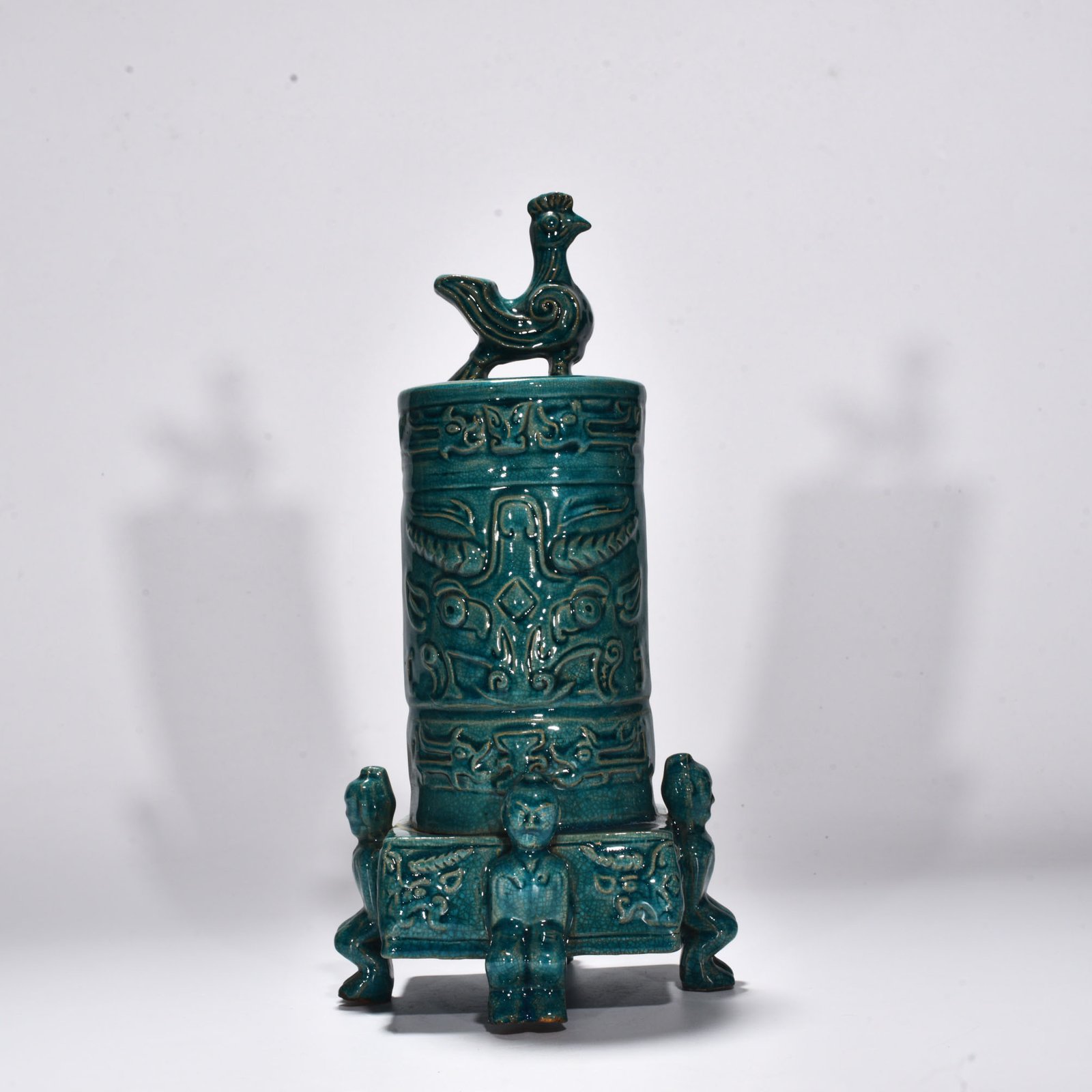 Five Dynasties Chai porcelain peacock green glaze TaoXian Lux black bird pattern tripod