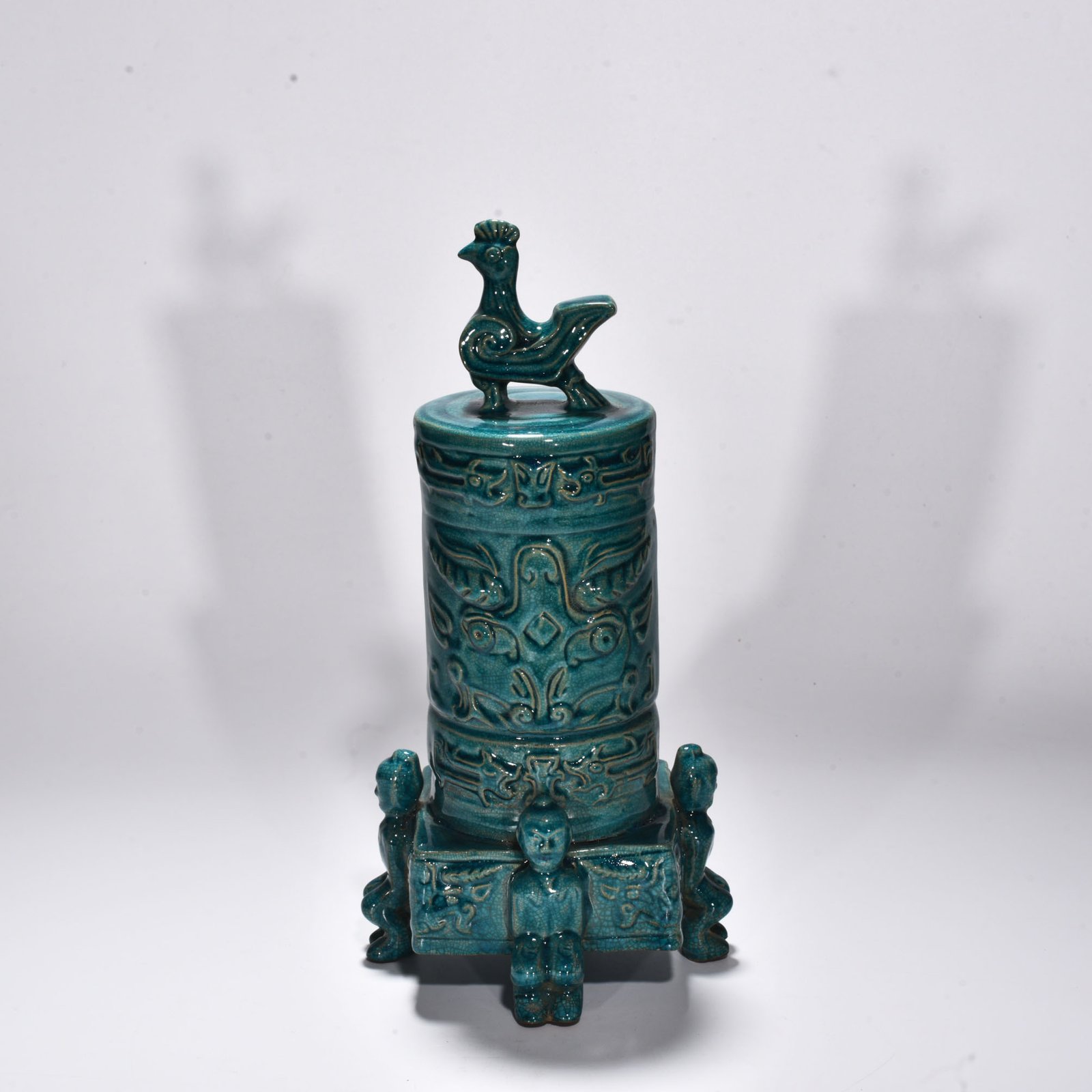 Five Dynasties Chai porcelain peacock green glaze TaoXian Lux black bird pattern tripod