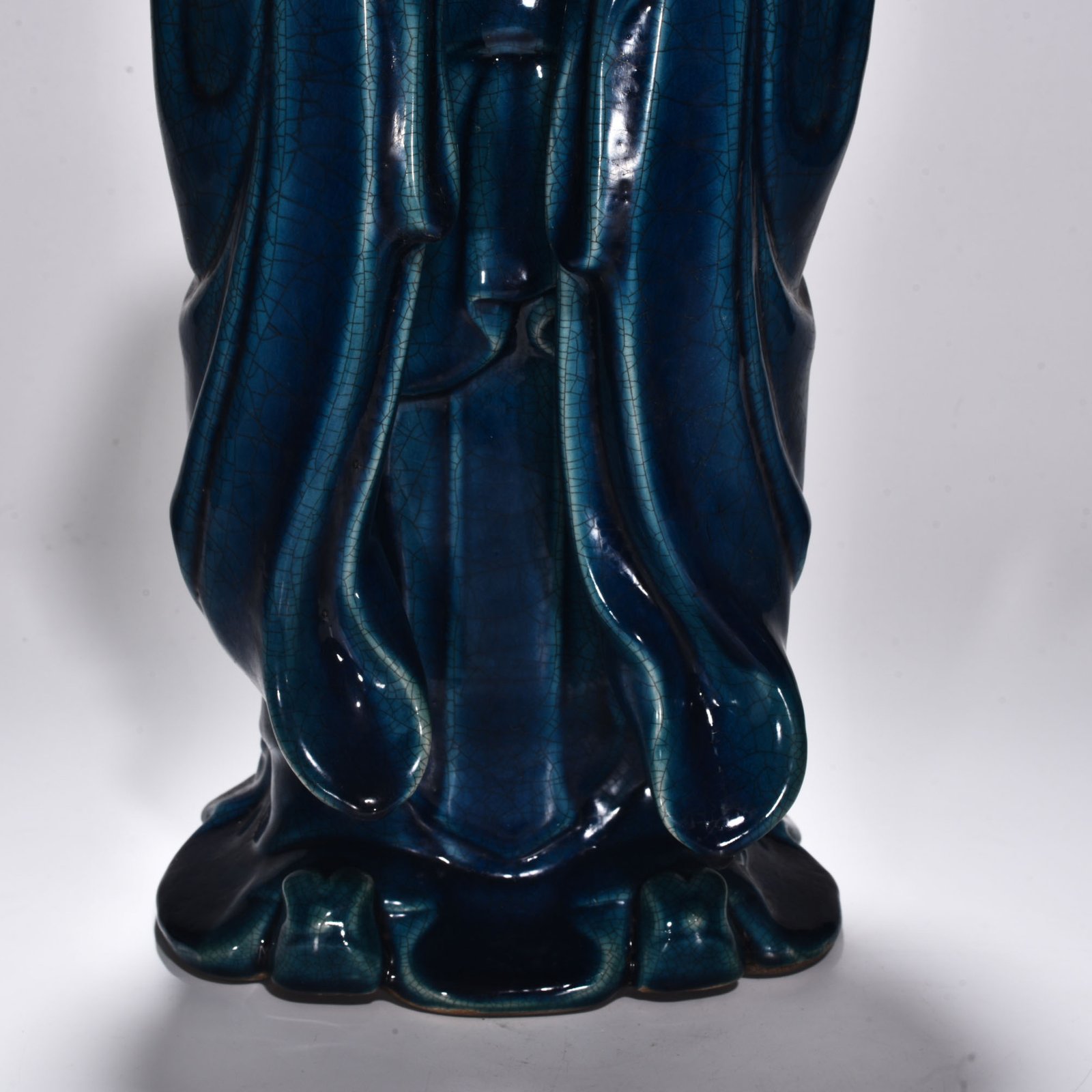 Five Dynasties Chai Kiln Peacock Blue Glaze Confucius Statue