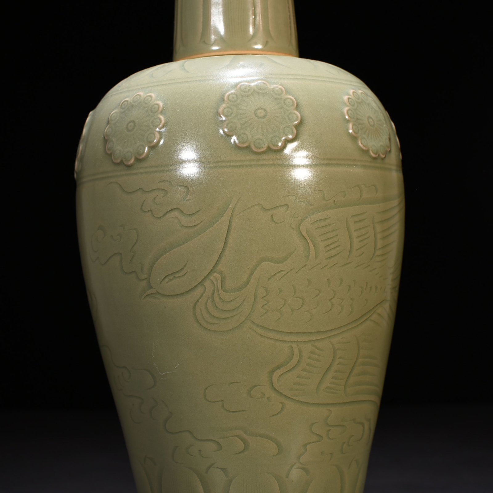 Five Dynasties secret color Yue kiln carved phoenix pattern plum vase