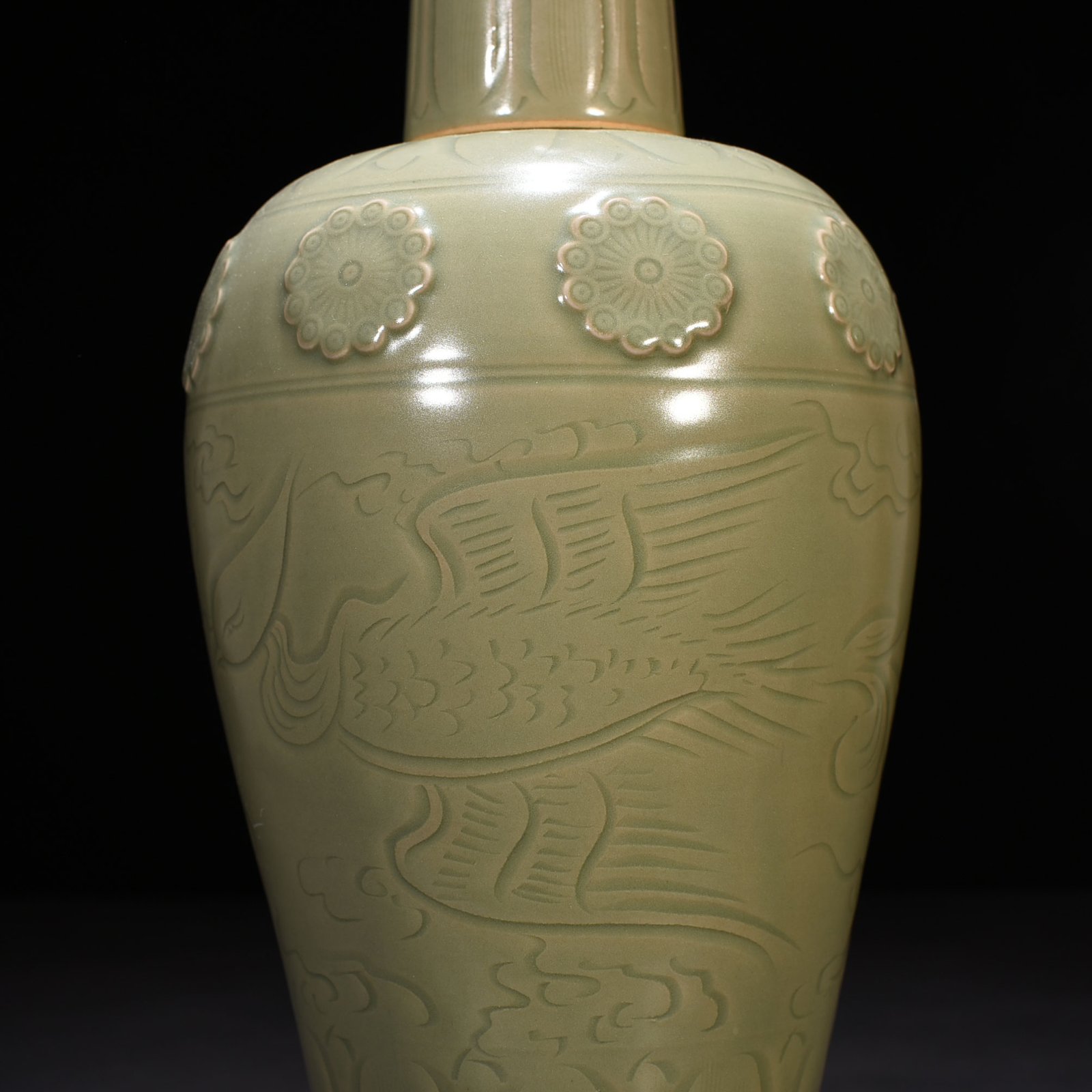 Five Dynasties secret color Yue kiln carved phoenix pattern plum vase
