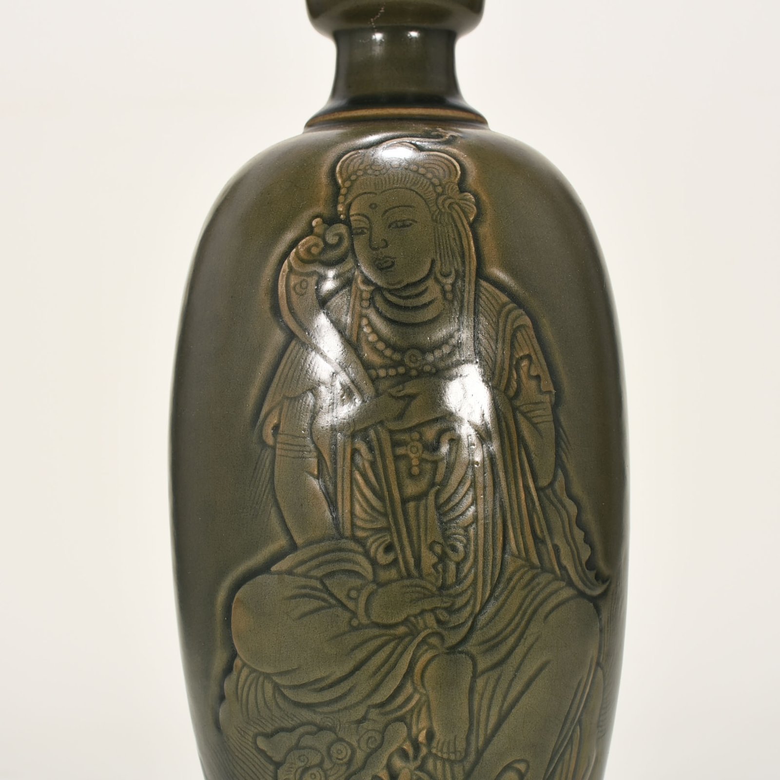 Five Dynasties Secret Color Yue Kiln Carved Manjushri Bodhisattva Vase