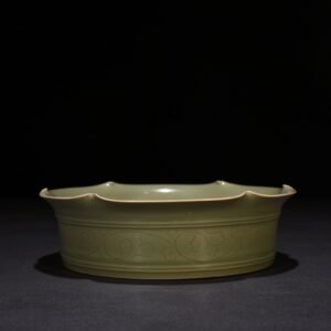 Five Dynasties secret color Yue kiln carved flower pattern sunflower mouth wash