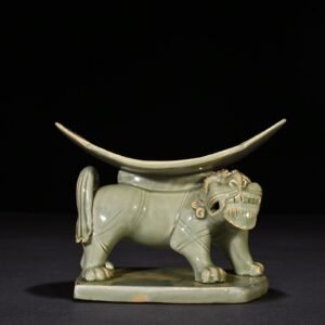 Five Dynasties secret color Yue kiln carved lion pillow