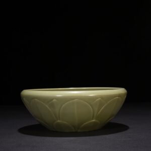 Five Dynasties secret color Yue kiln carved lotus petal and phoenix pattern bowl
