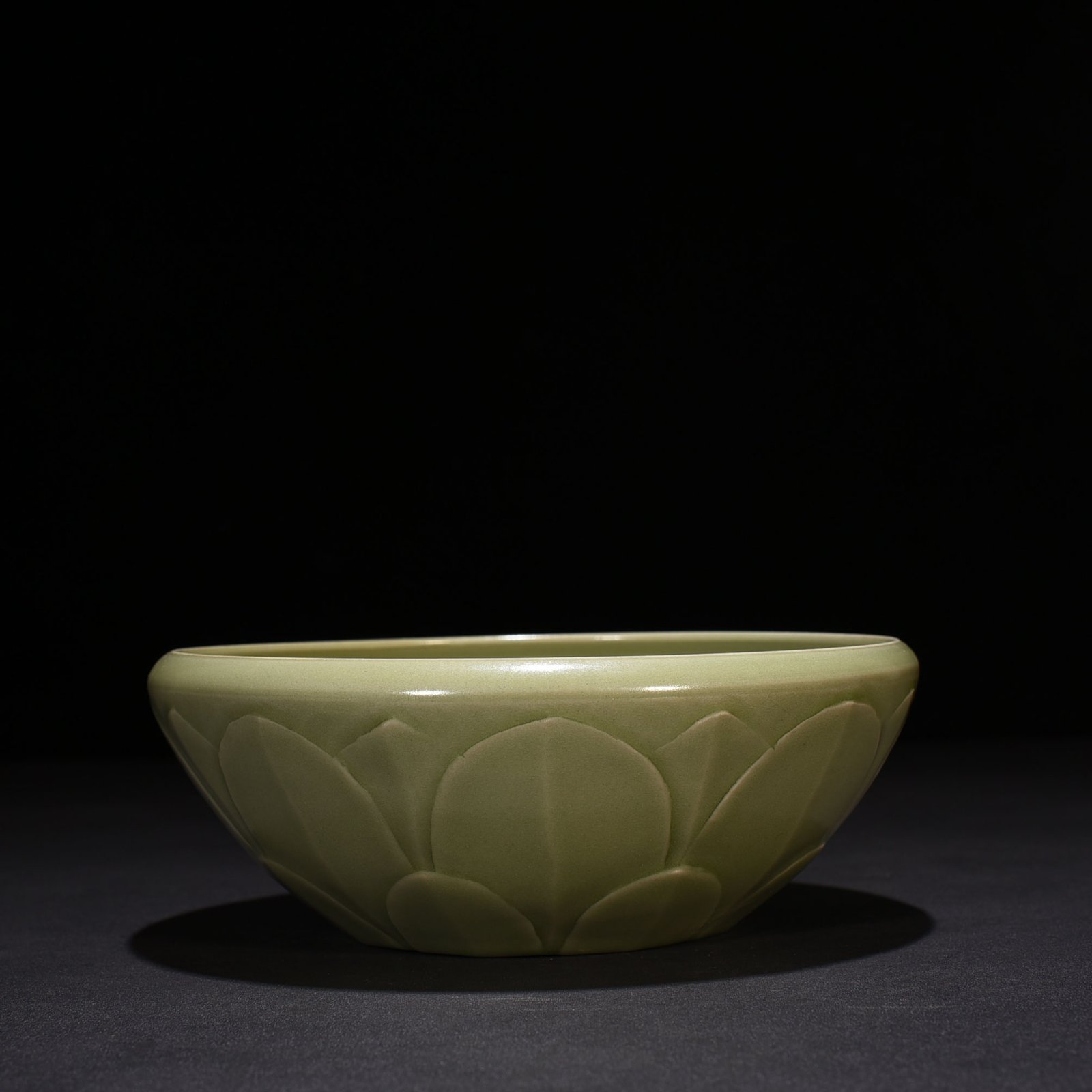 Five Dynasties secret color Yue kiln carved lotus petal and phoenix pattern bowl