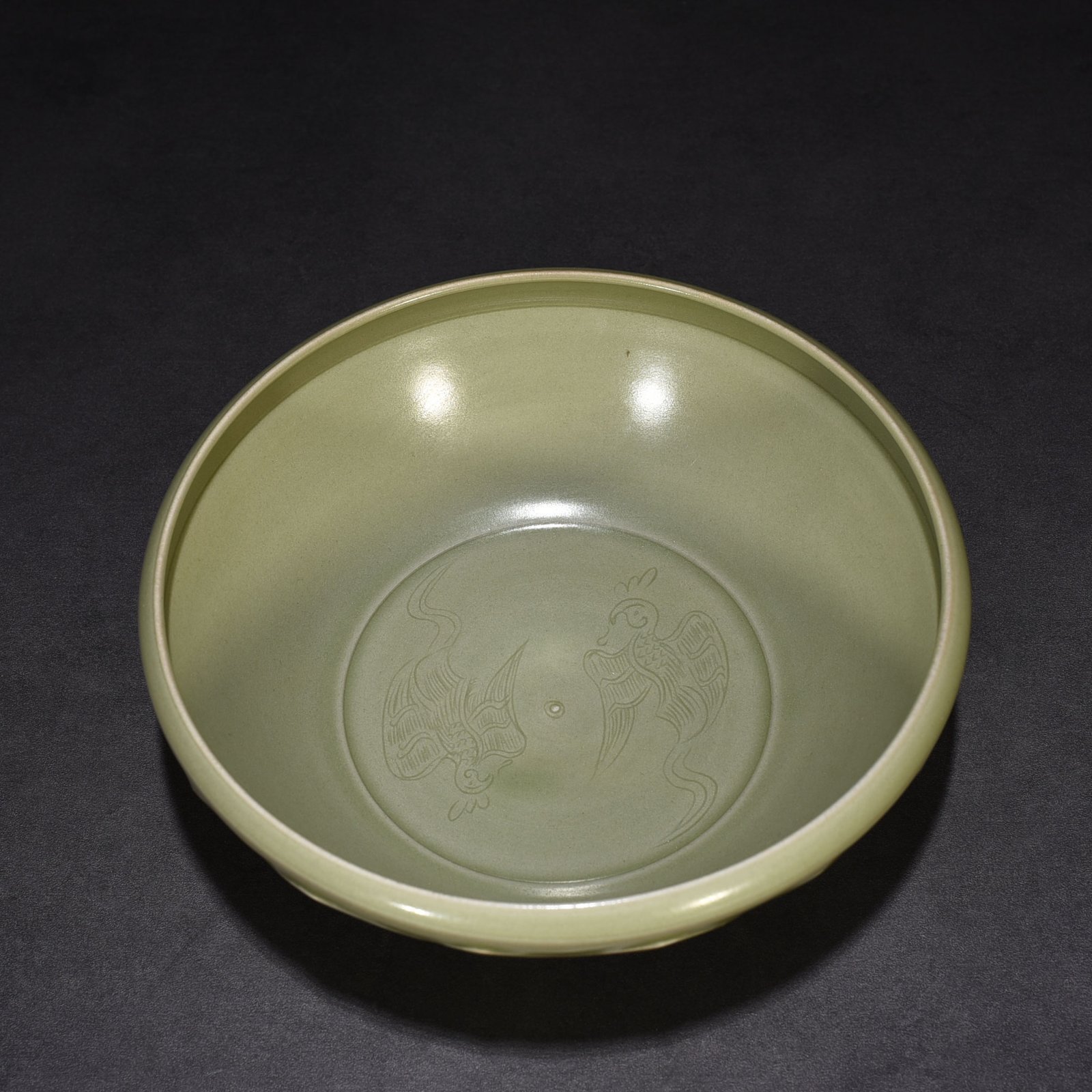 Five Dynasties secret color Yue kiln carved lotus petal and phoenix pattern bowl