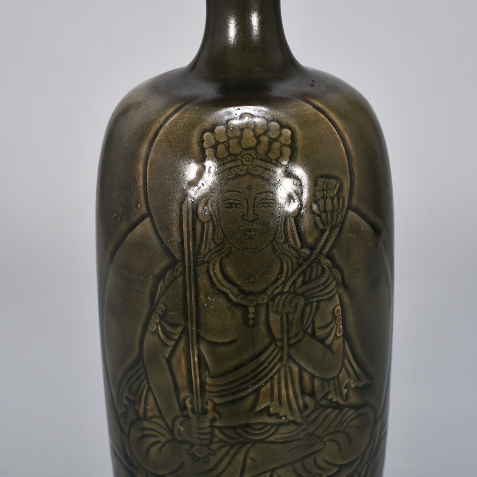 Five Dynasties Secret Color Yue Kiln Carved Bodhisattva Plate Mouth Vase