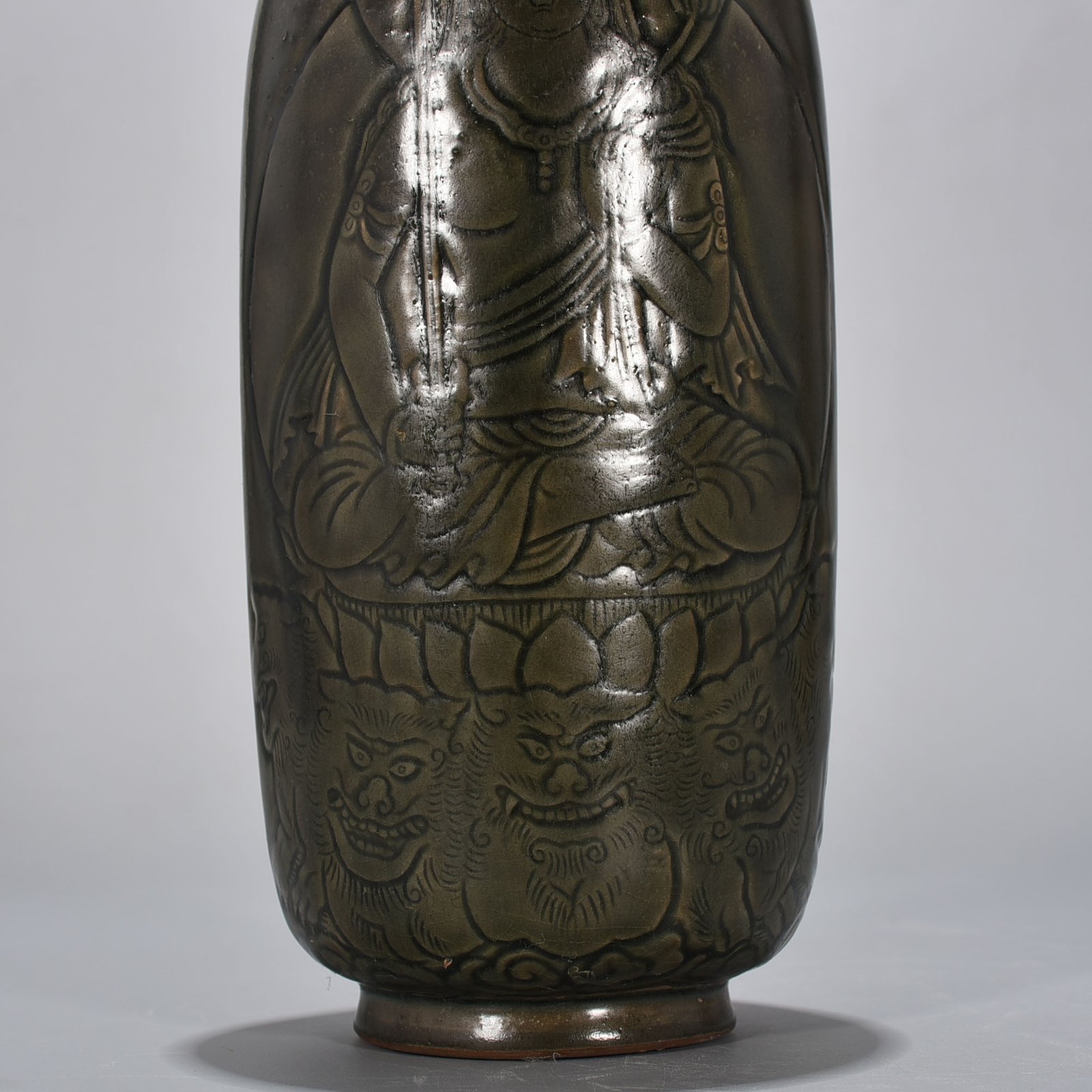 Five Dynasties Secret Color Yue Kiln Carved Bodhisattva Plate Mouth Vase