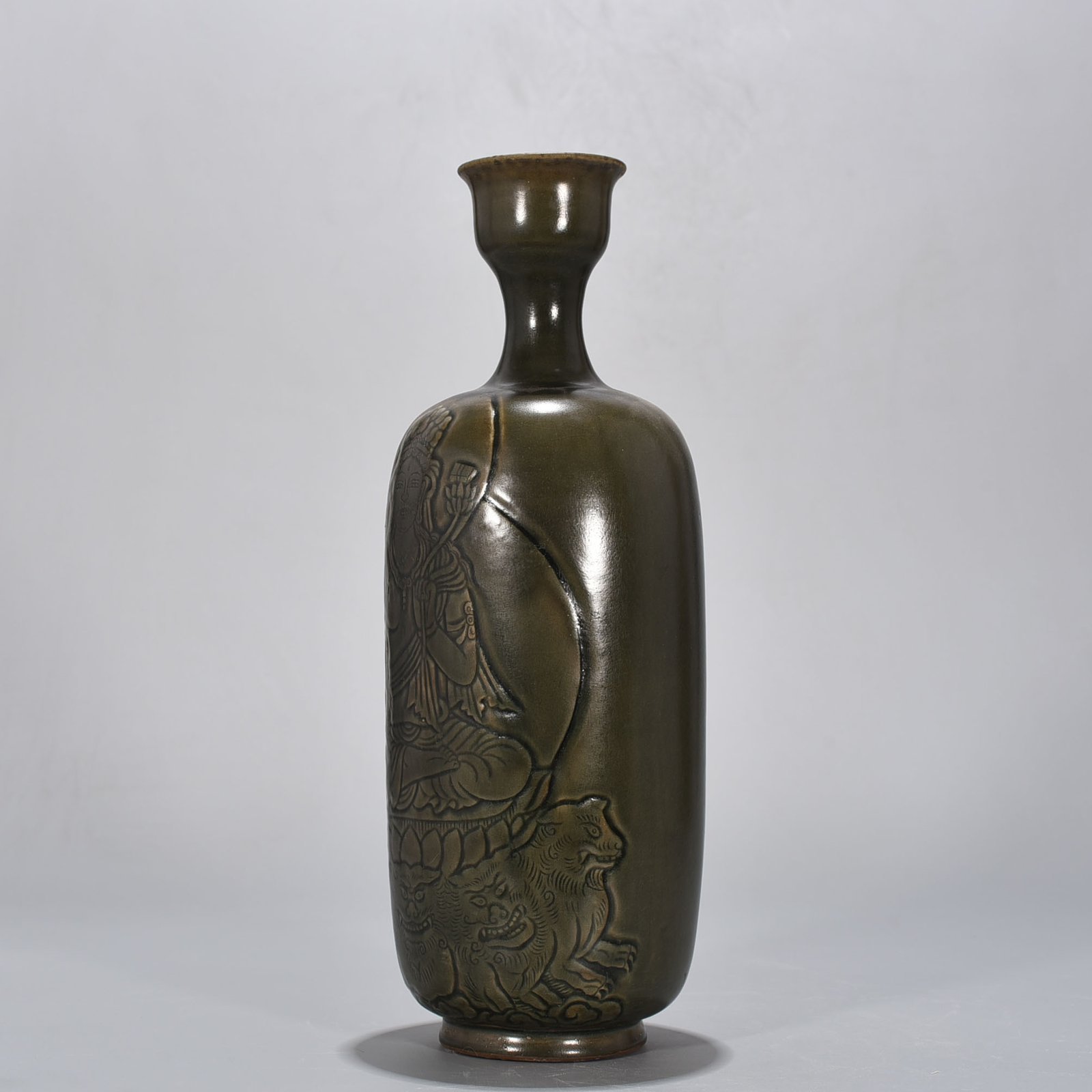 Five Dynasties Secret Color Yue Kiln Carved Bodhisattva Plate Mouth Vase
