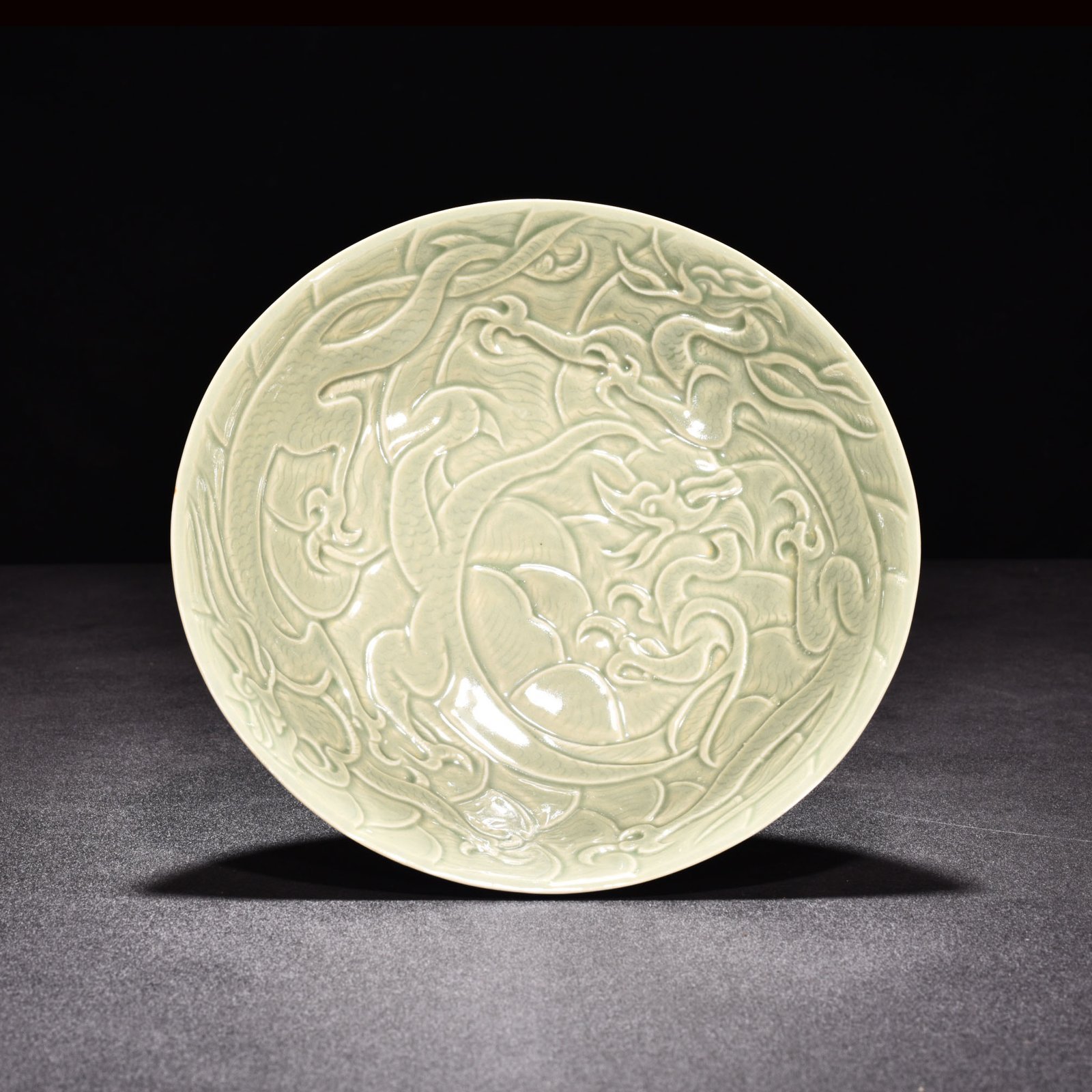 Five Dynasties secret color Yue kiln carved dragon pattern bowl