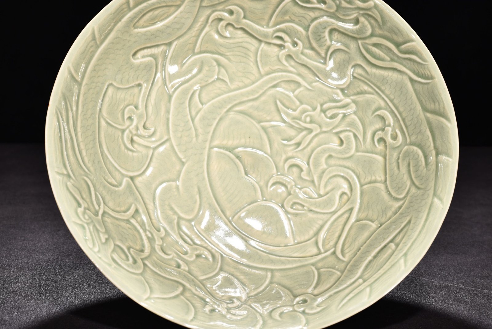 Five Dynasties secret color Yue kiln carved dragon pattern bowl