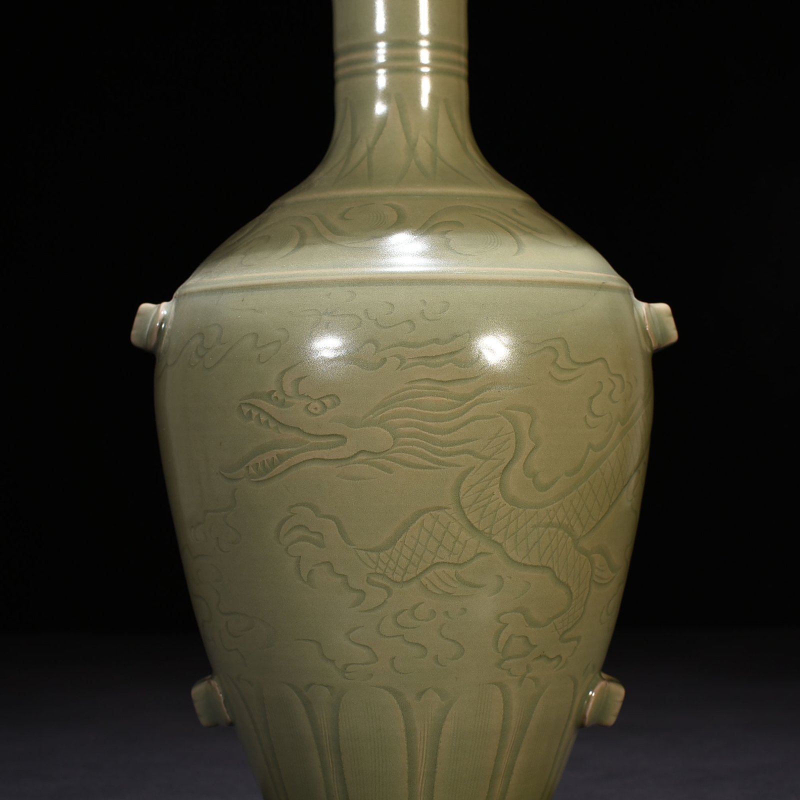 Five Dynasties Secret Color Yue Kiln Carved Dragon Pattern Threaded Plate-mouth Vase