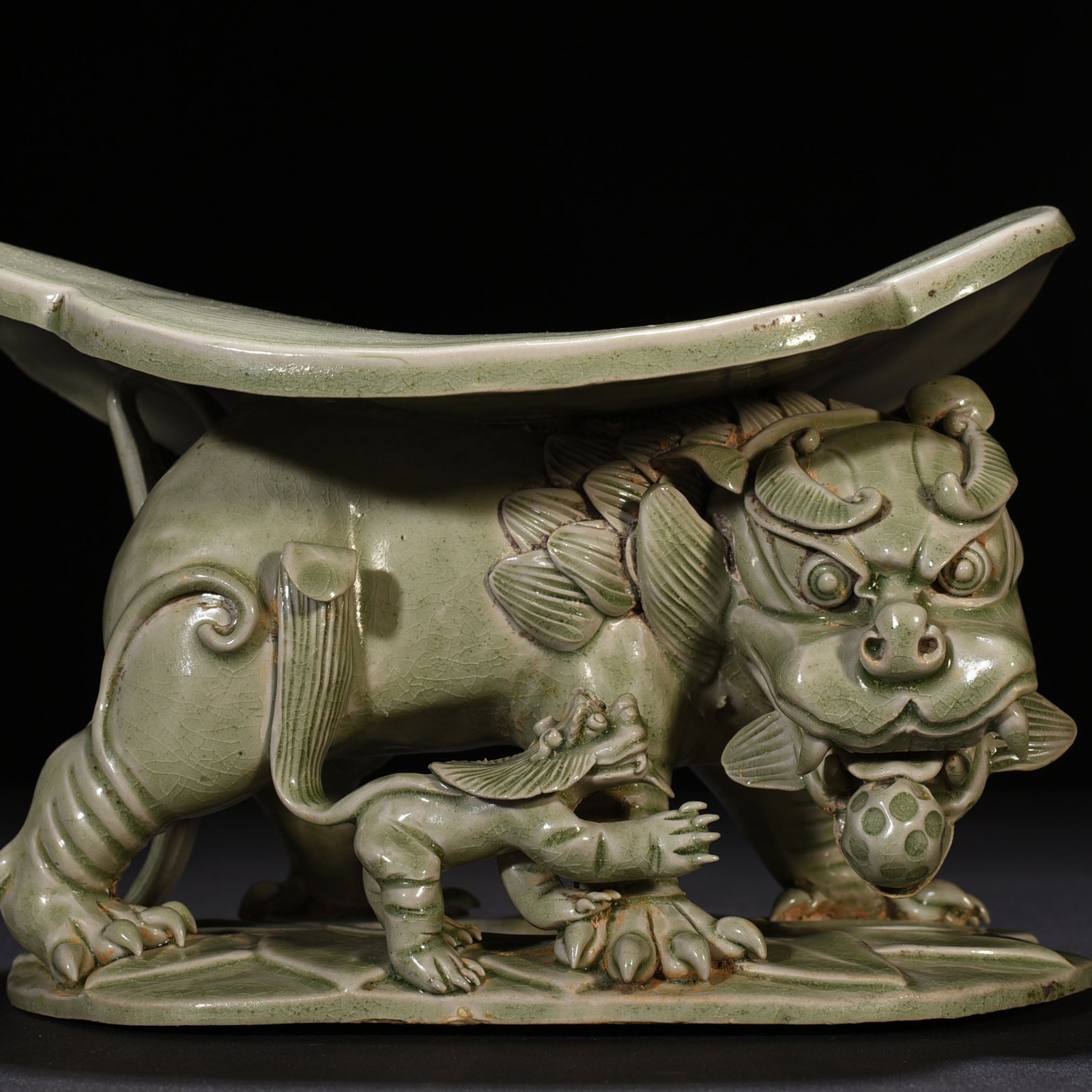 Five Dynasties Secret Color Yue Kiln Lioness Pillow