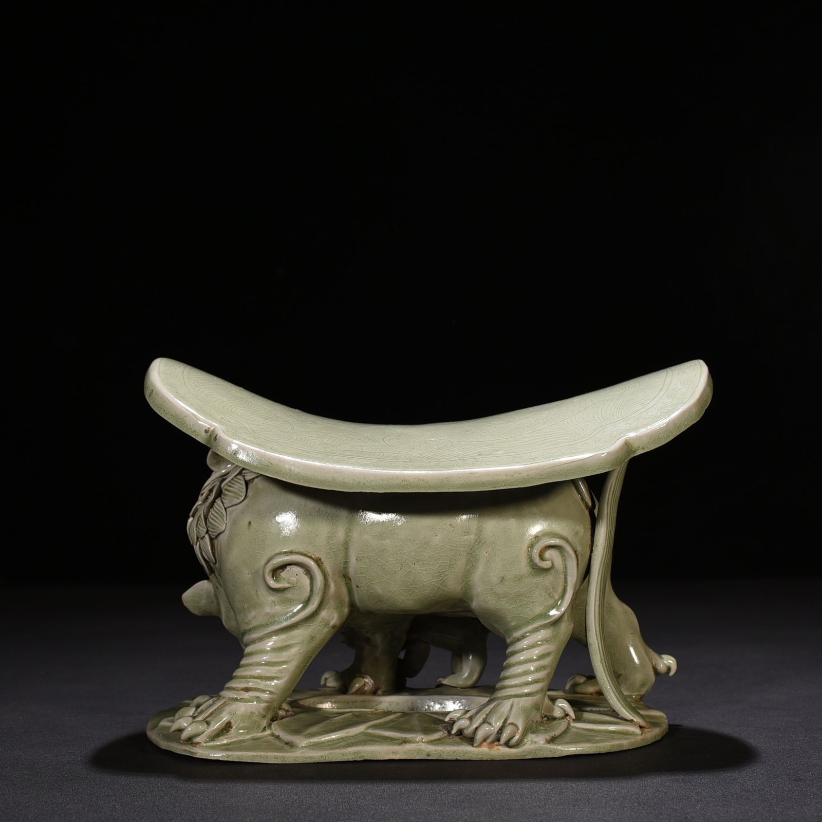 Five Dynasties Secret Color Yue Kiln Lioness Pillow
