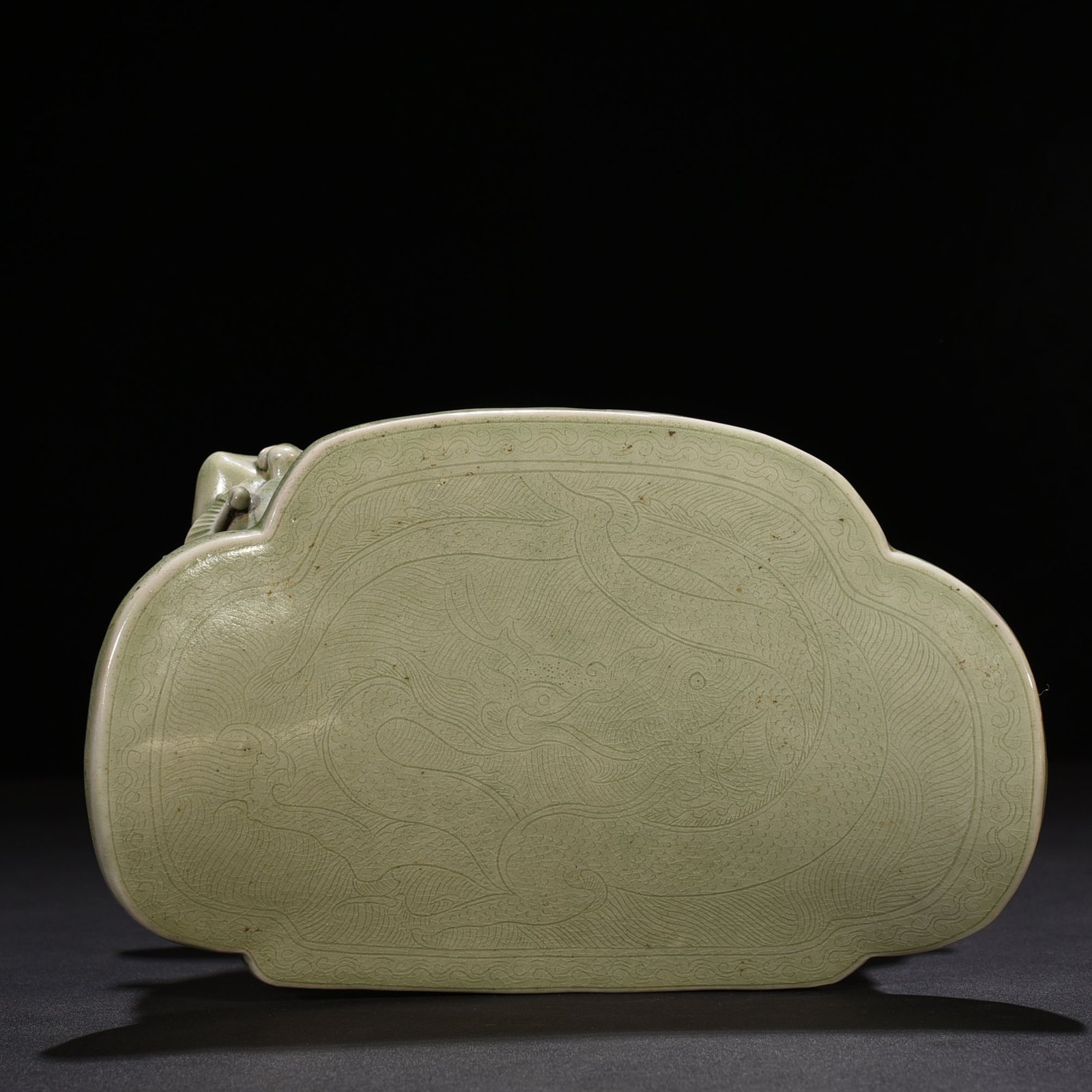 Five Dynasties Secret Color Yue Kiln Lioness Pillow